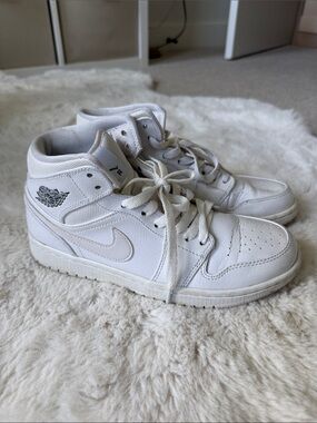Nike White Mid-Top Jordan 1 Sneakers